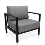 Poltrona com estrutura em alumínio toda estofada